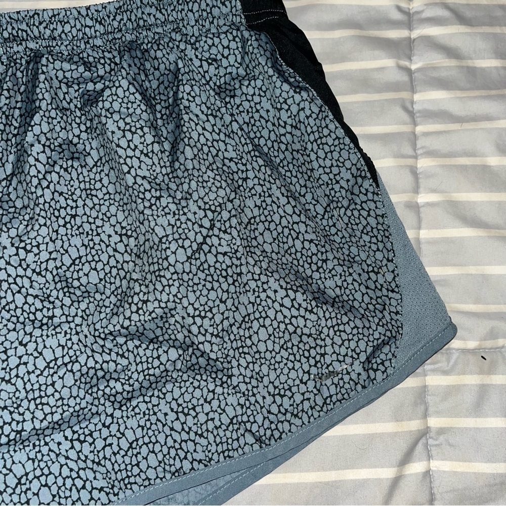 NIKE gray speckled shorts, size Large, elastic waist with drawstring, lined - Picture 3 of 4